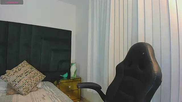 EmmaCarther online show from November 11, 2025, 6:25 pm