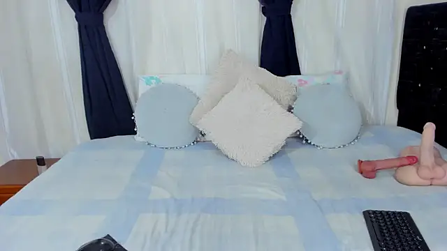 RubyLuxeX online show from November 13, 2025, 5:39 pm