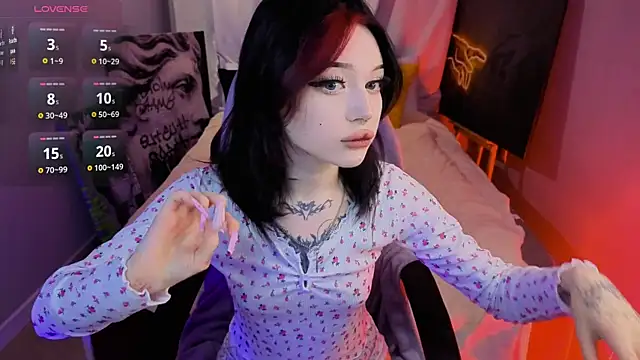 Emma Kirks online show from May 15, 2026, 12:25 pm