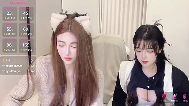 Snapshot of Follyise chatting on November 26, 2025, 12:27 pm Follyise online show from November 26, 2025, 12:27 pm