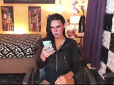 ElegantKellyUncutTS online show from November 20, 2025, 6:25 am