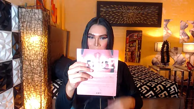 ElegantKellyUncutTS online show from November 23, 2025, 8:08 pm