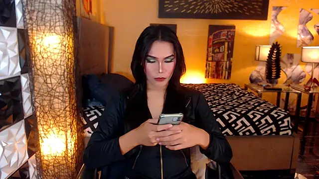 ElegantKellyUncutTS online show from November 26, 2025, 9:20 am