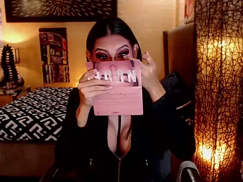 ElegantKellyUncutTS online show from November 5, 2025, 7:06 pm