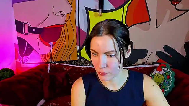 SofieMoons online show from December 16, 2025, 1:37 pm