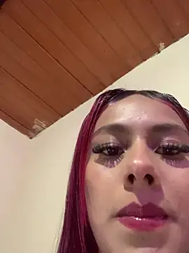 Snapshot of Emilyy-18 chatting on November 12, 2025, 7:51 pm Emilyy-18 online show from November 12, 2025, 7:51 pm