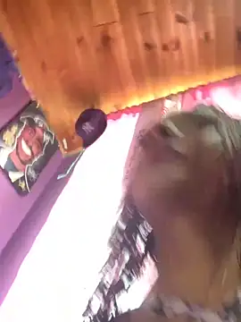 Snapshot of Emilyy-18 chatting on October 31, 2025, 6:26 pm Emilyy-18 online show from October 31, 2025, 6:26 pm