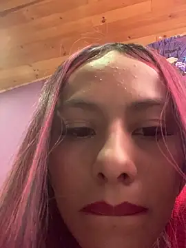 Snapshot of Emilyy-18 chatting on October 30, 2025, 8:39 pm Emilyy-18 online show from October 30, 2025, 8:39 pm