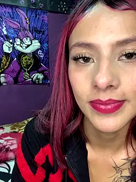 Snapshot of Emilyy-18 chatting on November 6, 2025, 2:15 am Emilyy-18 online show from November 6, 2025, 2:15 am