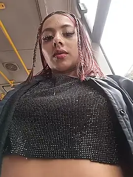 Snapshot of Emilyy-18 chatting on November 14, 2025, 8:23 pm Emilyy-18 online show from November 14, 2025, 8:23 pm