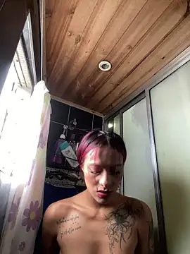 Snapshot of Emilyy-18 chatting on November 24, 2025, 4:40 pm Emilyy-18 online show from November 24, 2025, 4:40 pm