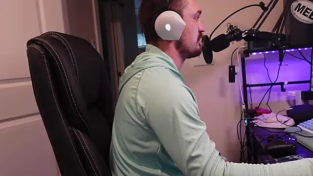 andrenoma427 online show from April 20, 2026, 10:33 pm