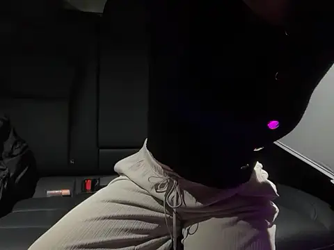 karenchaaan online show from November 10, 2025, 9:25 am