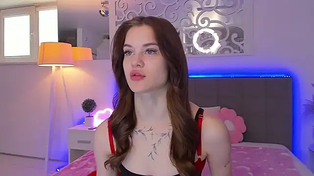 LuisaClover online show from April 3, 2026, 12:22 pm