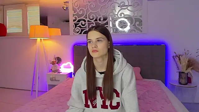 LuisaClover online show from January 6, 2026, 1:15 pm