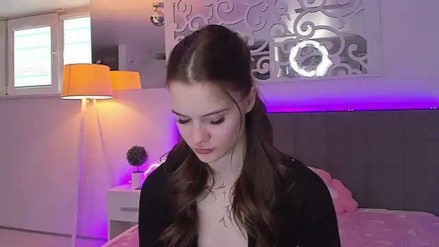 LuisaClover online show from March 14, 2026, 1:28 pm