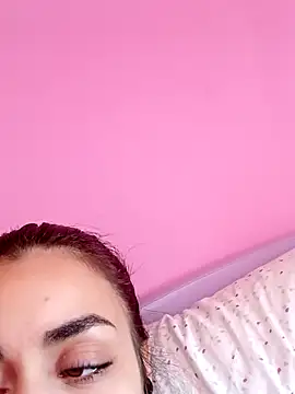 cotoncandyy online show from November 8, 2025, 1:25 pm