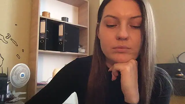 DollyRoma online show from October 22, 2025, 12:59 pm