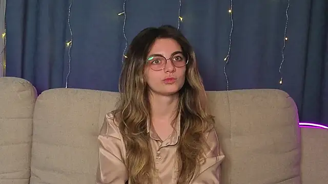 CasandraMickell online show from November 13, 2025, 8:13 pm