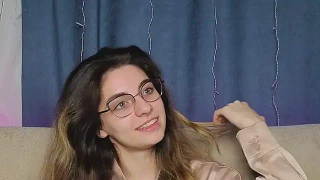 CasandraMickell online show from November 18, 2025, 7:17 pm