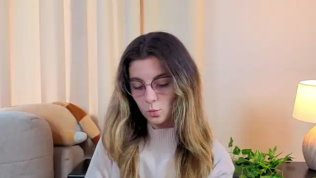 CasandraMickell online show from November 4, 2025, 7:23 am