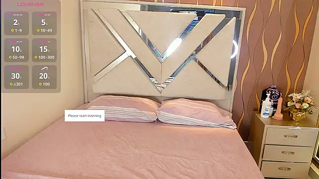 iam nicolle online show from November 6, 2025, 12:53 pm