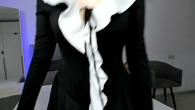 Camilla Rowen online show from November 13, 2025, 4:00 pm