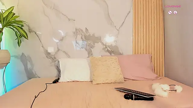 Snapshot of Fyre_divine chatting on April 18, 2026, 10:28 am Fyre divine online show from April 18, 2026, 10:28 am
