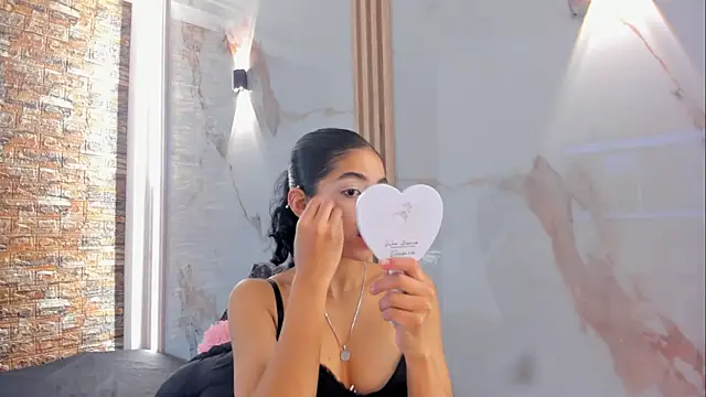 Snapshot of Victoria_Dubois_ chatting on November 2, 2025, 12:21 pm Victoria Dubois online show from November 2, 2025, 12:21 pm