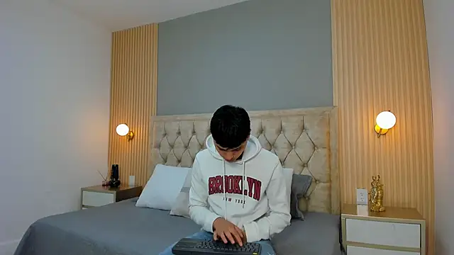 Maxii18  online show from January 16, 2026, 2:48 am