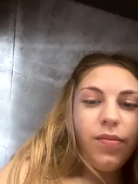 elliepixie online show from November 18, 2025, 5:05 pm