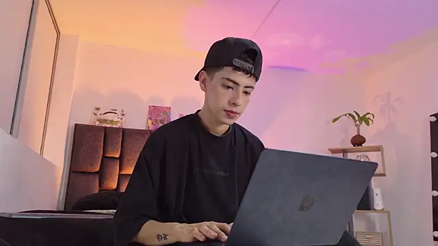 Sebastian Reed online show from March 11, 2026, 5:12 am