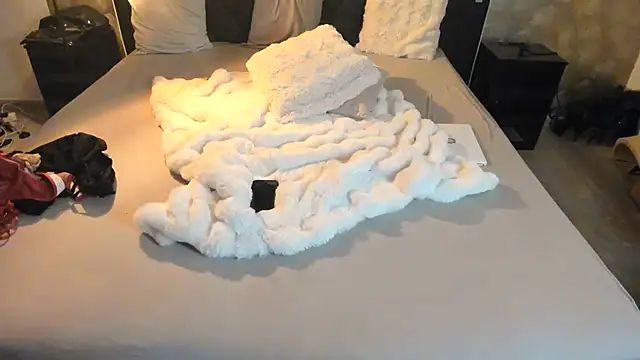 Snapshot of Amanda-JewelzX chatting on November 22, 2025, 8:29 pm Amanda-JewelzX online show from November 22, 2025, 8:29 pm