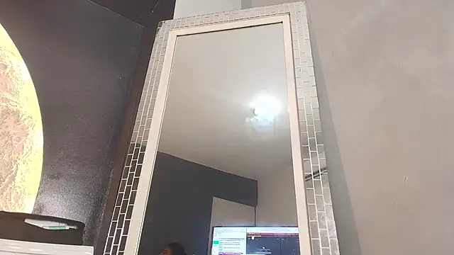 NaomiQueents online show from November 20, 2025, 1:23 pm