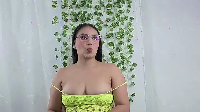 Ambermuse7 online show from April 9, 2026, 12:11 pm