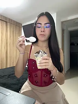 Snapshot of IslaCole chatting on June 20, 2026, 1:21 am IslaCole online show from June 20, 2026, 1:21 am