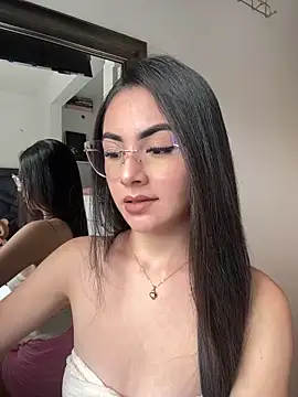 IslaCole online show from February 2, 2026, 9:25 pm