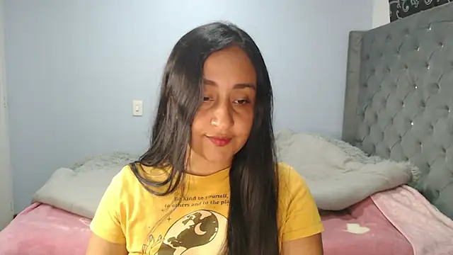 cute8smile online show from November 3, 2025, 10:57 pm