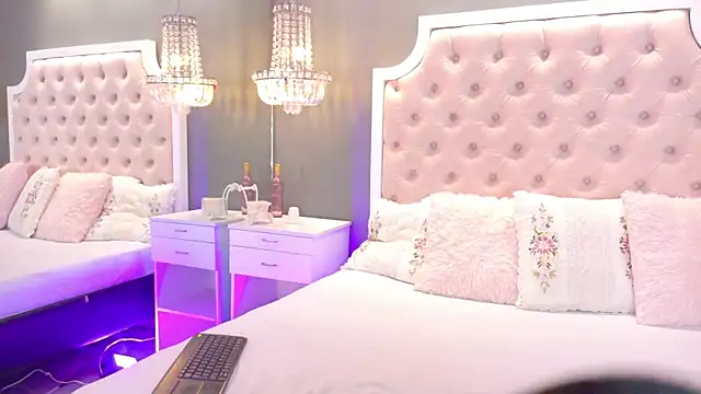 Snapshot of LaurenBecker_ chatting on February 27, 2026, 11:59 pm LaurenBecker online show from February 27, 2026, 11:59 pm