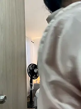 AbbyHank2 online show from December 1, 2025, 6:20 pm