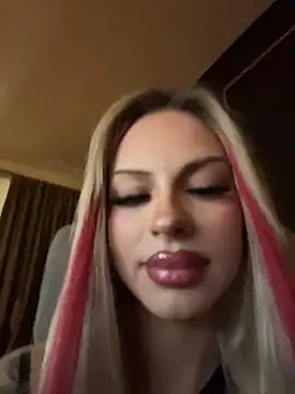 NovaPearl online show from December 4, 2025, 11:37 pm