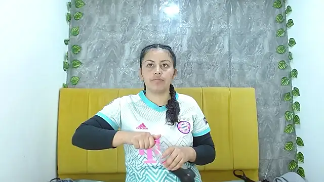 amara leoncm online show from November 9, 2025, 3:32 am