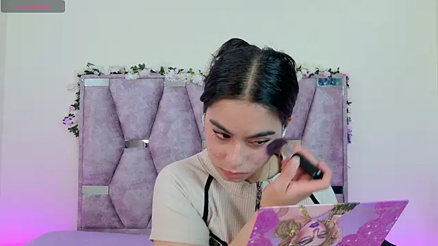 Iris mandarinne online show from November 12, 2025, 5:06 pm