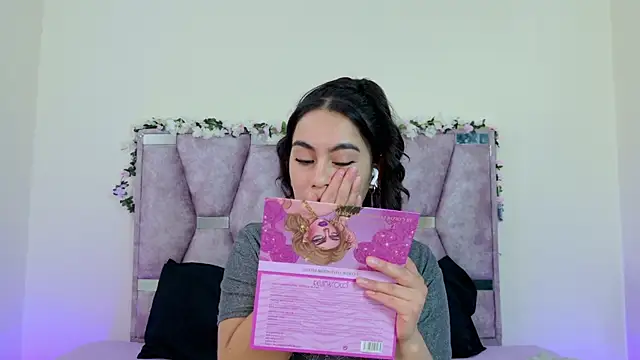 Iris mandarinne online show from November 16, 2025, 5:39 pm