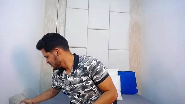 Hamilton 0 online show from November 12, 2025, 7:40 pm