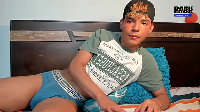 Snapshot of Daark_Eros chatting on November 18, 2025, 10:13 pm Daark Eros online show from November 18, 2025, 10:13 pm