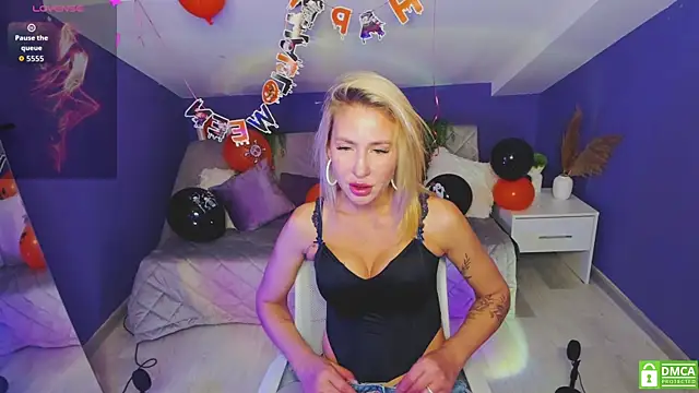 Snapshot of MadamMilly_ chatting on October 24, 2025, 6:34 am MadamMilly online show from October 24, 2025, 6:34 am