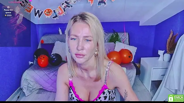 Snapshot of MadamMilly_ chatting on October 30, 2025, 6:23 am MadamMilly online show from October 30, 2025, 6:23 am