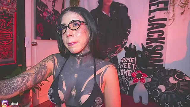 Dalia Vorhees online show from April 18, 2026, 1:08 am