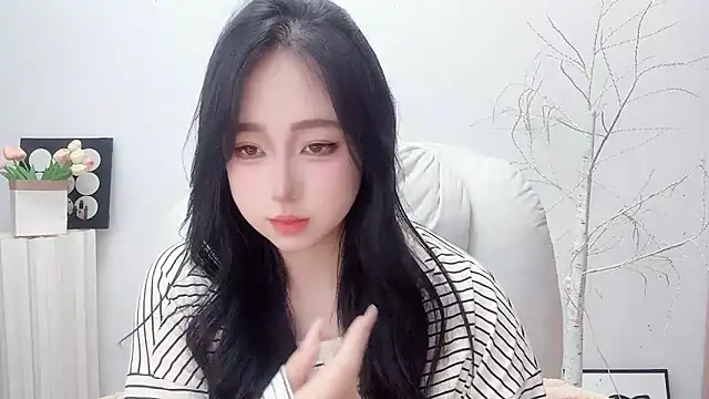 Love-hanzaizai718 online show from December 17, 2025, 3:17 pm